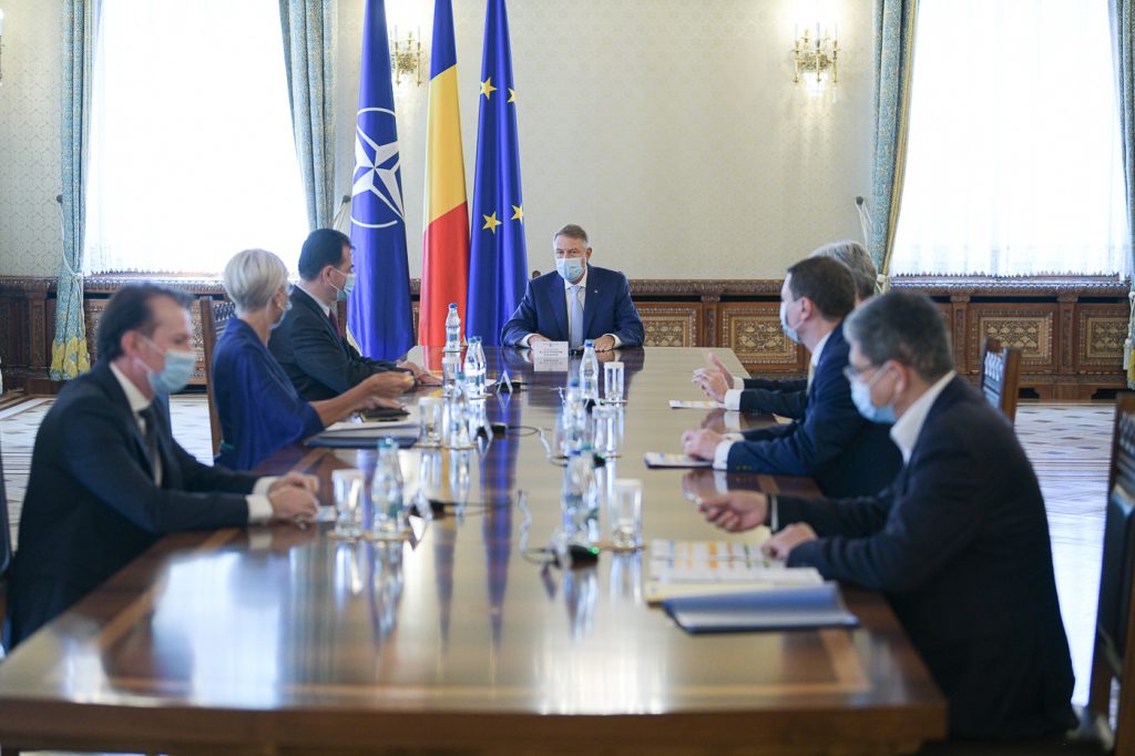 Imagine Stire Preşedintele Klaus Iohannis, despre cei 79.9 miliarde de euro primiți de la Bruxelles: „Vom fi în situaţia de a reclădi România” | 2review.ro