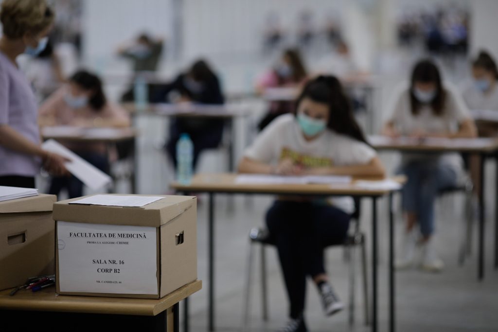 Cum se vor suține examenele de Bacalaureat și Evaluarea Națională. Sorin Cîmpeanu: ”Vă garantez că vor fi cu prezenţă fizică, indiferent de condiţii”