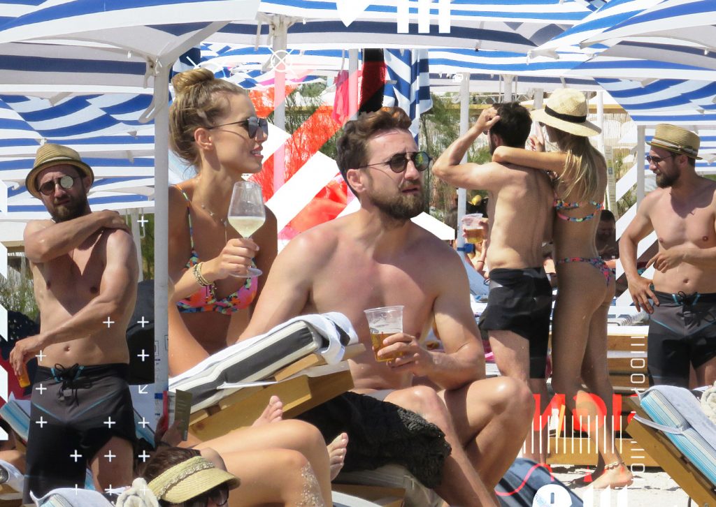 Imagine Stire Dani Oțil și-a arătat mușchii pe plaja din Mamaia! Logodnica lui a început să… | 2review.ro