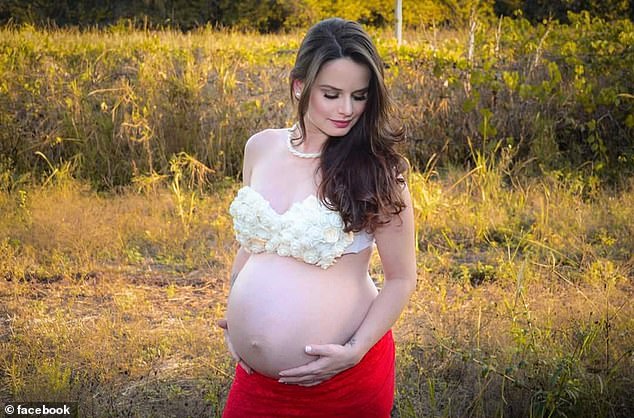 Imagine Stire O tânără din Brazilia, răpusă de coronavirus imediat după ce a născut gemeni | 2review.ro