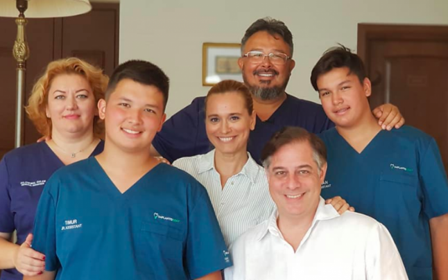 Imagine Stire Cunoscut medic stomatolog, ucis de coronavirus! Ce legătură avea cu Andreea Esca și soțul ei | 2review.ro