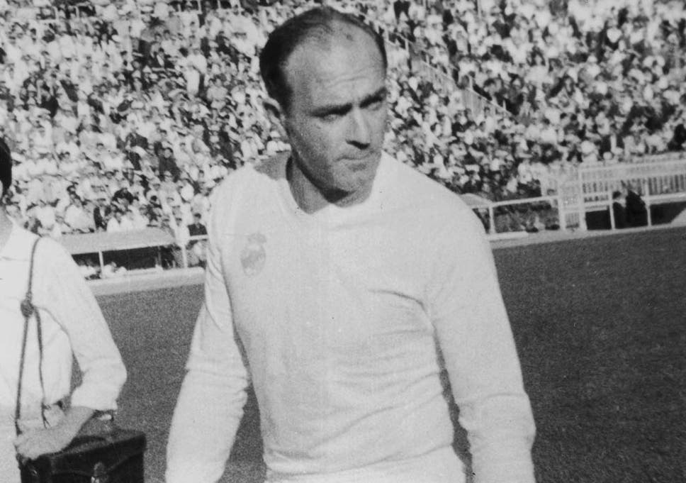 Imagine Stire Alfredo Di Stefano, întreaga orchestră a fotbalului șampanie | 2review.ro
