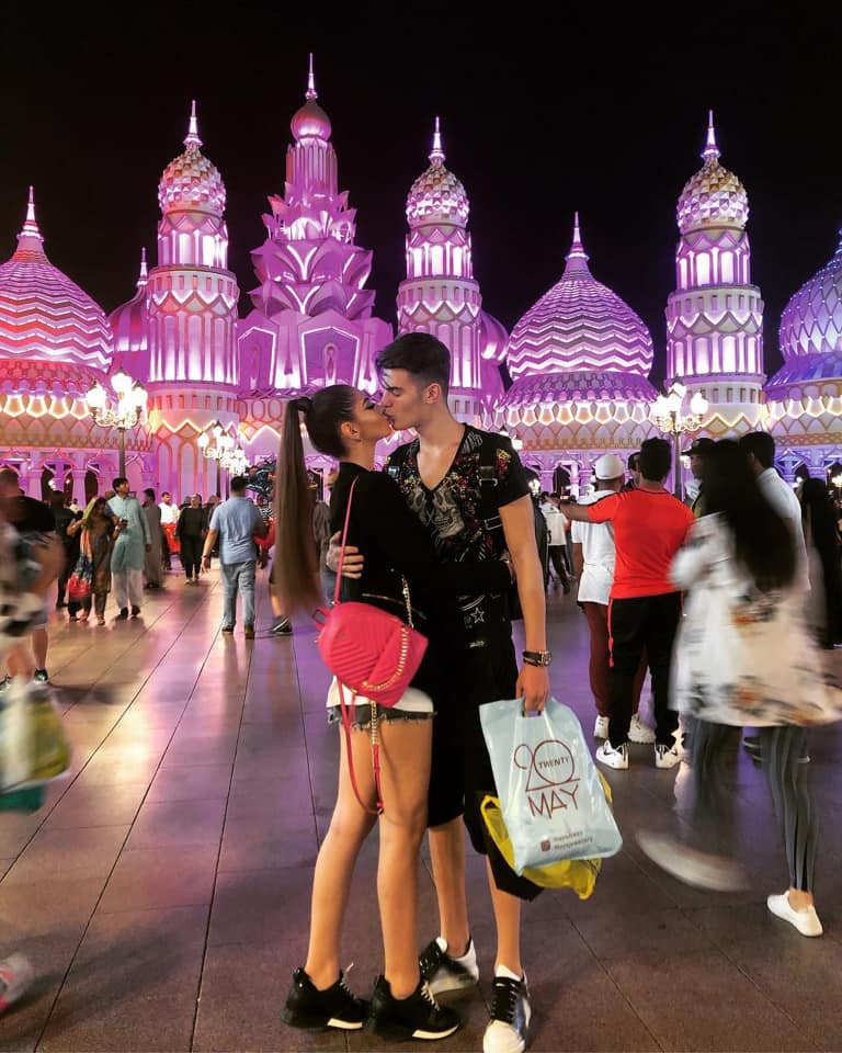 Imagine Stire GALERIE FOTO: Maria Iovan, fata lui Ștefan Iovan este o adevărată bombă sexy la 20 de ani! | 2review.ro