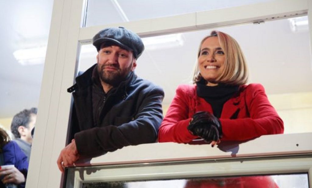 Imagine Stire Ce mesaj surprinzător le-a transmis Smiley fanilor săi, după ce Andreea Esca a recunoscut că a avut COVID-19: „Din păcate, nu e…” | 2review.ro