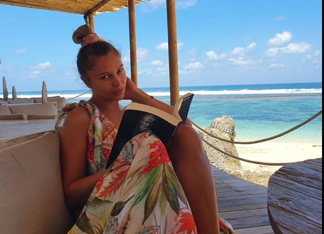 Imagine Stire Lora, mesaj cutremurător din Bali: ”Lacrimile nu-mi vor alina durerea. Adio, domnule profesor!” | 2review.ro