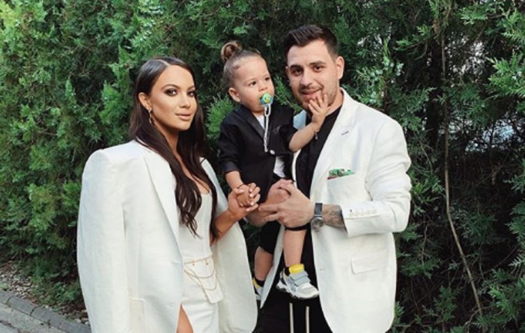 Imagine Stire Petrecere de fițe în familia lui Florin Salam! Betty Stoian i-a tăiat moțul micuțului Matthias, într-un decor de poveste | 2review.ro