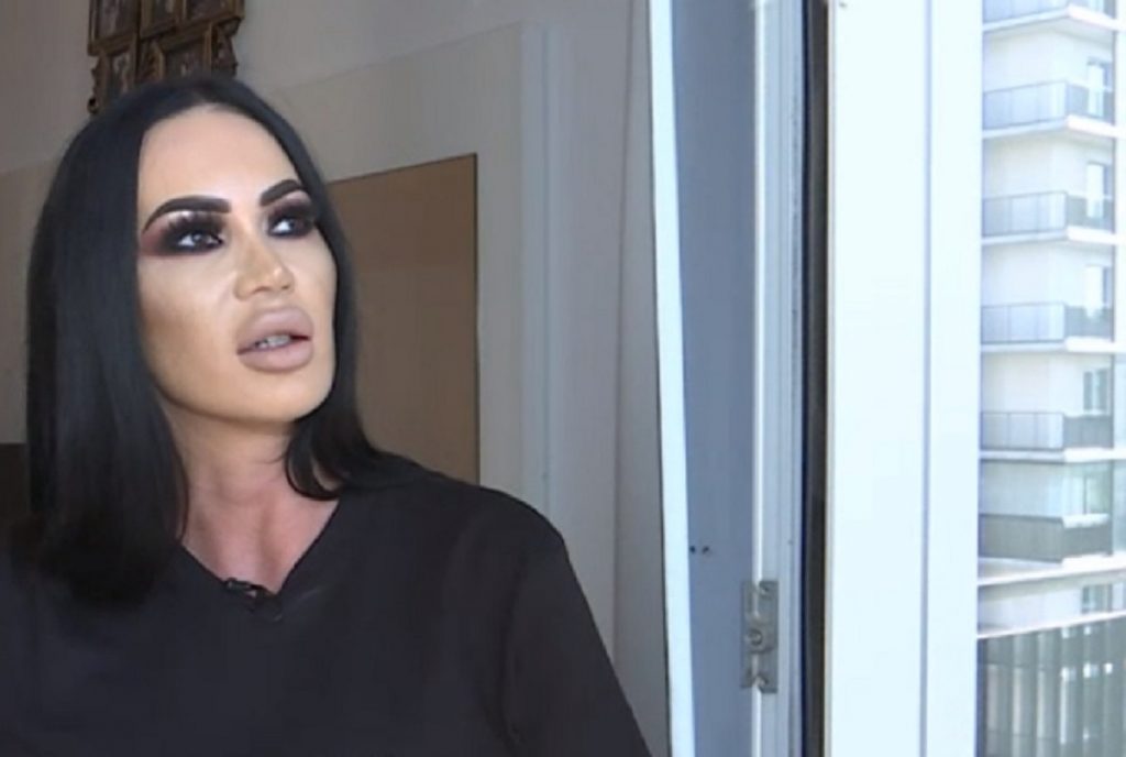 Imagine Stire Cum le-a demonstrat Bianca Pop haterilor că nu este o #sărăkie. Fosta ispită de la Insula Iubirii și-a numărat teancurile de bani, în fața tuturor: „Am valoare” | 2review.ro