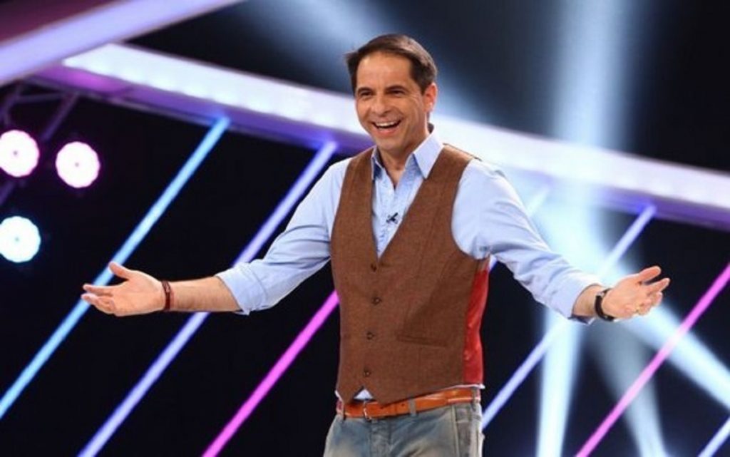 Imagine Stire VIDEO / Made in Romania. Dan Negru, atacat cu pietre de romi, în buricul Capitalei: „Ne-am trezit ciuruiți” | 2review.ro