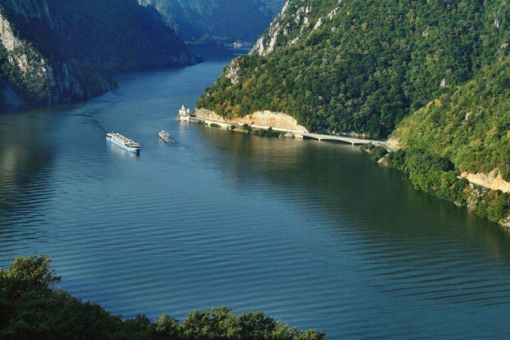 Imagine Stire Top 5 destinaţii sigure în România pe vreme de pandemie de coronavirus! Iată unde te poţi relaxa, dacă ţi-e frică să mergi la mare | 2review.ro