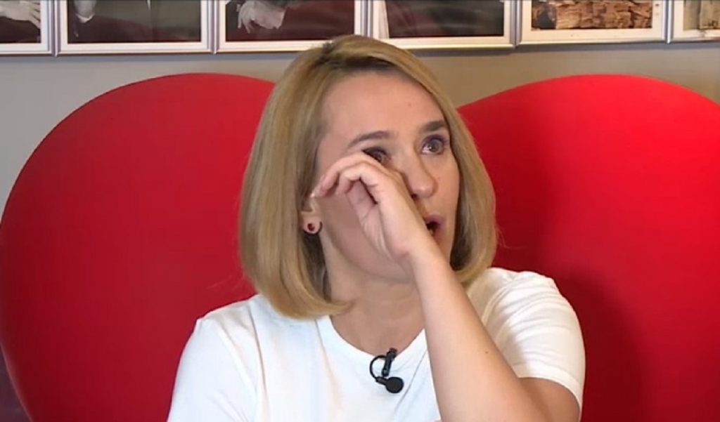 Imagine Stire Andreea Esca, adevărul despre COVID-19. Știrista de la Pro TV a spus ce simptome a avut: „Nu am simțit mirosul de la usturoi” | 2review.ro