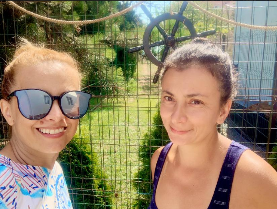 Imagine Stire Simona Gherghe retrăiește momentele de acum 15 ani: ”Singure și fără griji…” | 2review.ro