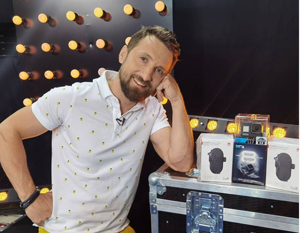 Imagine Stire Iubita lui Dani Oțil, aproape goală pe Instagram! Cu o mână împinge… | 2review.ro