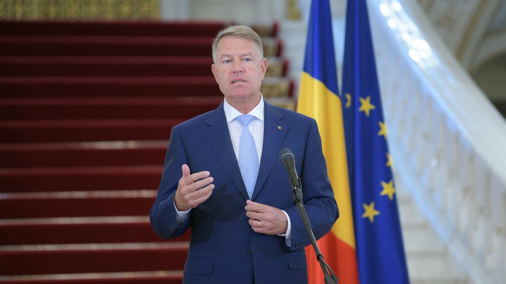Imagine Stire Mesajul tăios al președintelui Klaus Iohannis: „Mă surprinde cinismul PSD. Tergiversarea legii carantinei și izolării poate costa sute de vieți” | 2review.ro