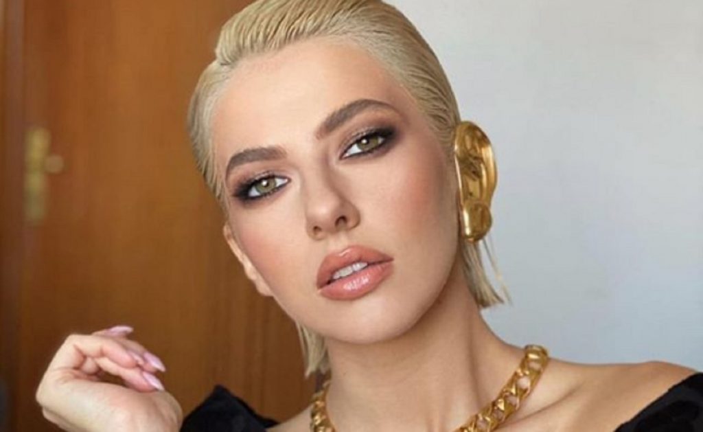 Imagine Stire Lidia Buble își face de cap după despărțirea de Răzvan Simion! Ipostaza indecentă în care s-a fotografiat artista | 2review.ro