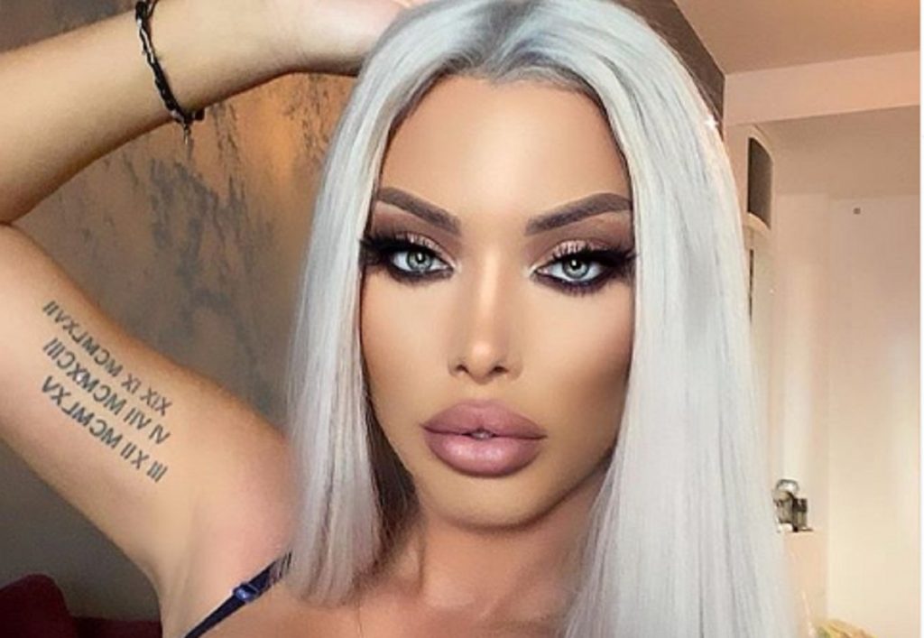 Imagine Stire Loredana Chivu, luată la mișto după ce a purtat un costum de baie minuscul: „Doamne, asta și-a pus masca la p***a!” | 2review.ro