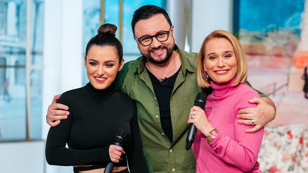 Imagine Stire Eveniment mare în familia Andreei Esca, după ce știrista, soțul și fiul său au fost infectați cu COVID-19. Alexia Eram a dat vestea! | 2review.ro