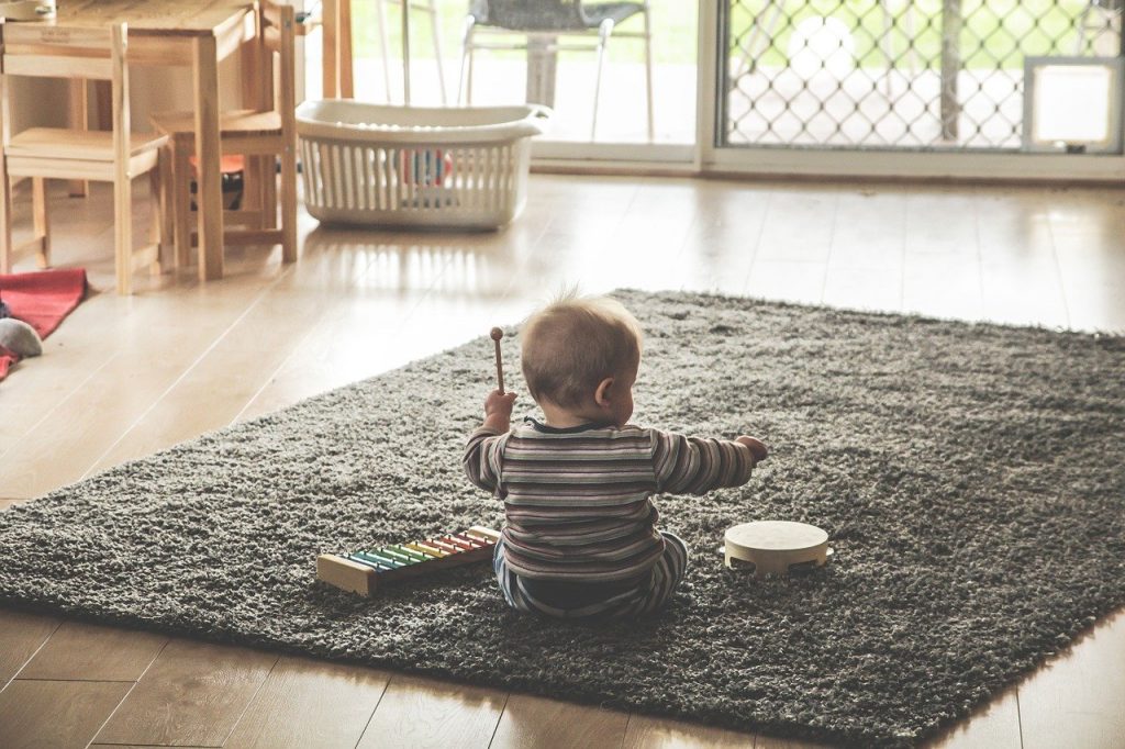 Imagine Stire Cum a reușit un copil de doi ani din Focșani să își bage în sperieți familia! Ce le-a făcut părinților | 2review.ro