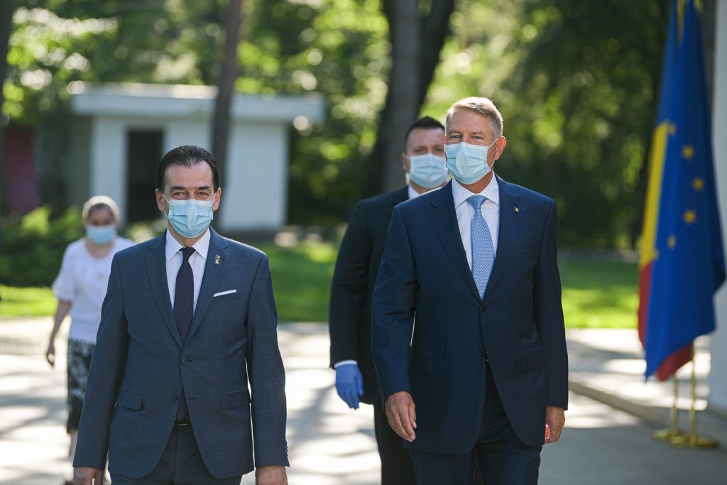 Imagine Stire Președintele Klaus Iohannis cere Parlamentului să explice ce sunt carantina și izolarea: „Nu e momentul să disperăm dar nici să lăsăm garda jos” | 2review.ro