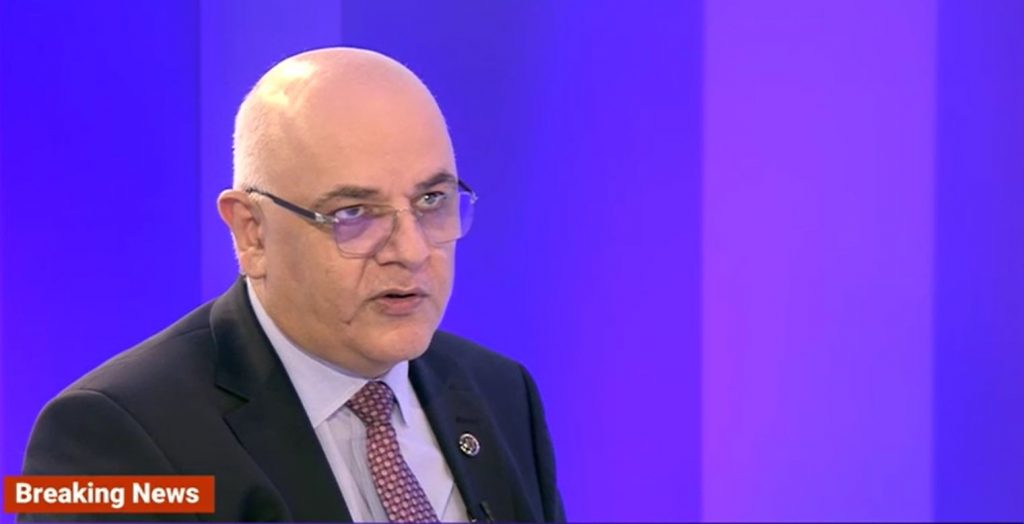Imagine Stire Raed Arafat: “Vom depăși 1.000 de cazuri pe zi. Starea de urgență este singura soluție”. Spitalele de coronavirus din România, aproape de blocaj | 2review.ro