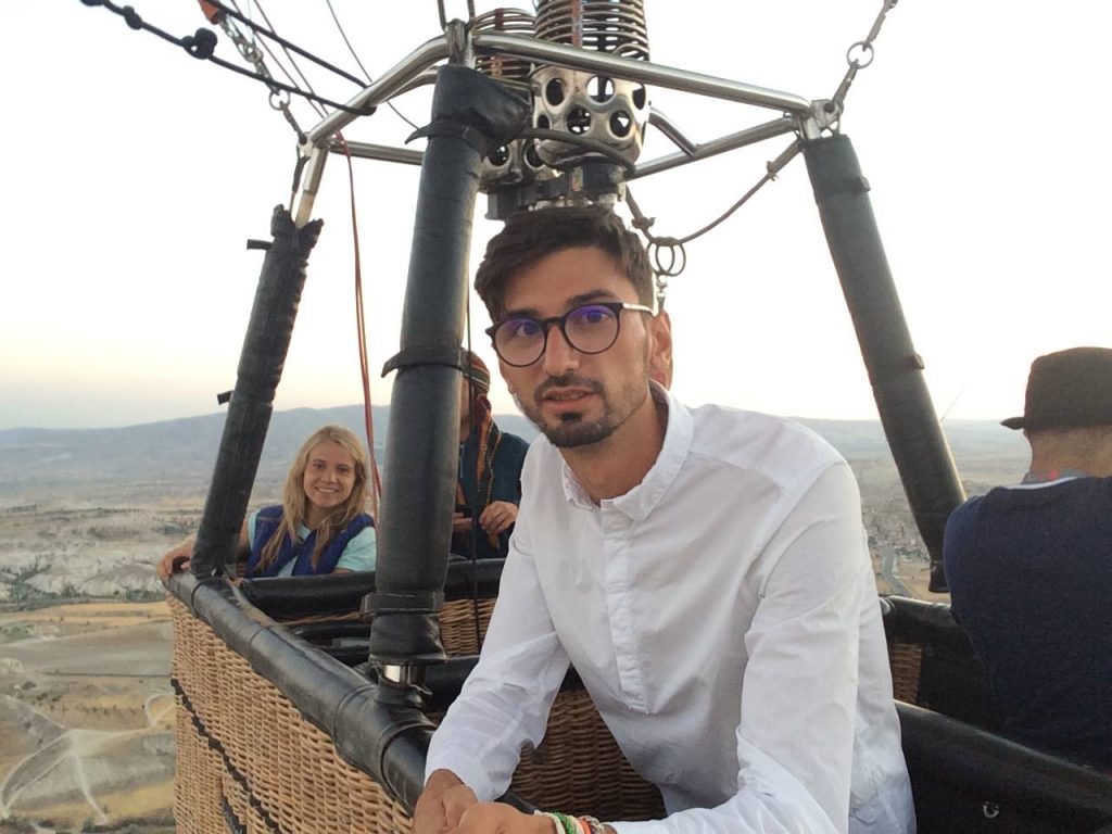 Imagine Stire Mihai Neșu este în doliu. A murit de leucemie: „Știm că de acolo de sus va fi cu noi”. FOTO | 2review.ro