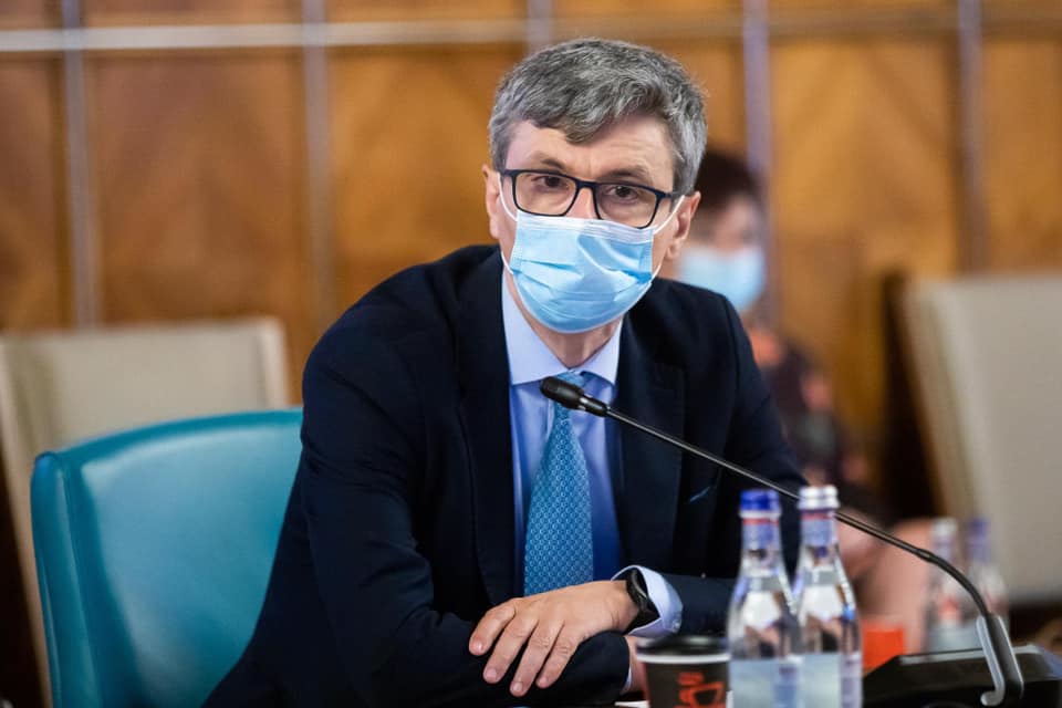 Imagine Stire Ministrul Economiei, declarații despre închiderea teraselor după ora 22 din cauza numărului mare de infectări cu noul coronavirus | 2review.ro