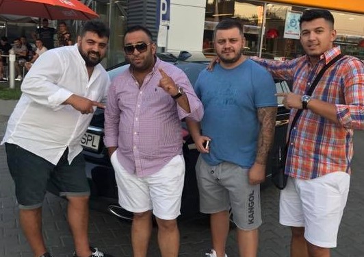 Imagine Stire Gest incredibil făcut de fiul cel mare al lui Emi Pian, la două săptămâni de la moartea interlopului! Cum și-a botezat copilul | 2review.ro