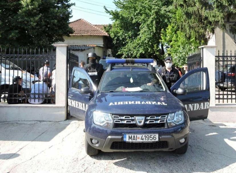Imagine Stire FOTO | Scandal monstru la Fetești! Patru familii, la un pas de măcel | 2review.ro
