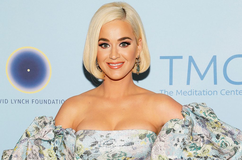 Imagine Stire Katy Parry a născut! Cântăreața a devenit mămică și este în culmea fericirii. Priam imagine cu micuța Daisy | 2review.ro