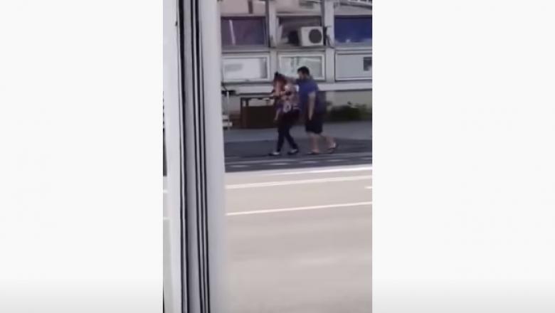 Uluitor! Un preot din Bacău, filmat când își agresează soția pe stradă