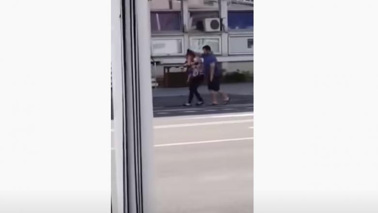 Imagine Stire Uluitor! Un preot din Bacău, filmat când își agresează soția pe stradă | 2review.ro