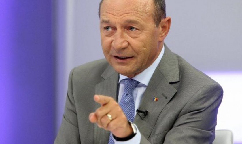 Traian Băsescu a provocat un accident rutier în București. A mers de bună voie la poliție