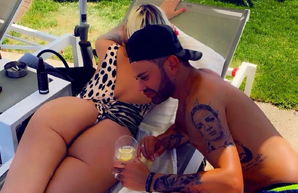 Imagine Stire A recunoscut că îi plac bărbații, dar acum „o arde” cu bombe sexy. Cine este blondina focoasă care i-a luat mințile Conchitei de România | 2review.ro