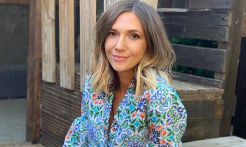Imagine Stire Adela Popescu, schimbare radicală de look. Cum arată vedeta, după ce s-a tuns scurt și a ales o altă culoare a părului | 2review.ro