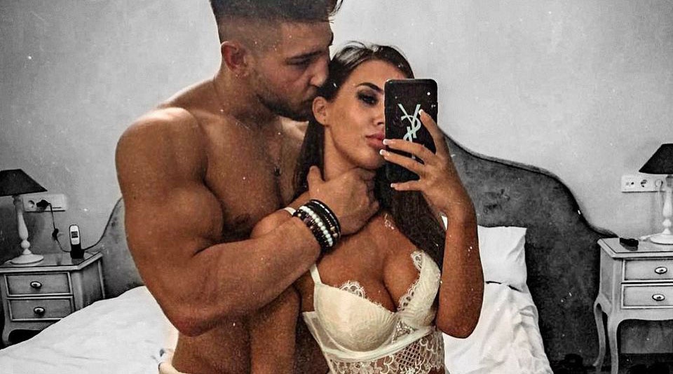 Imagine Stire Surpriză pentru fanii de la Puterea Dragostei! Andra Volos și Bogdan Mocanu s-au împăcat și au plecat în vacanță. Ce a dezvăluit focoasa șatenă | 2review.ro