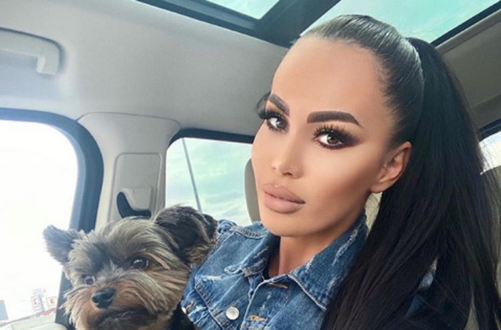Imagine Stire VIDEO / Bianca Pop a devenit spaima taximetriștilor. Ispita de la Insula Iubirii, „buricul” unui nou scandal: „Mă ameninți cu țiganii?” | 2review.ro