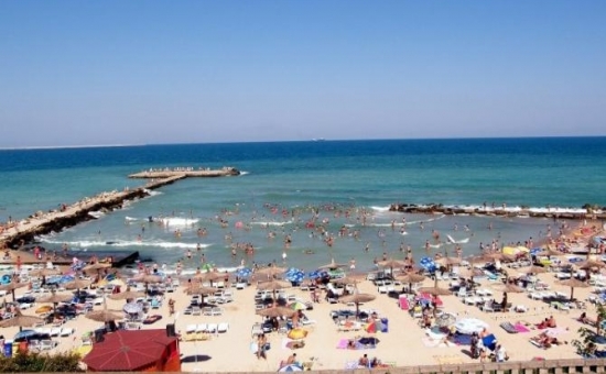 Imagine Stire VIDEO | Salvat de la înec, bătut apoi de tatăl lui chiar pe plaja din Eforie Nord | 2review.ro