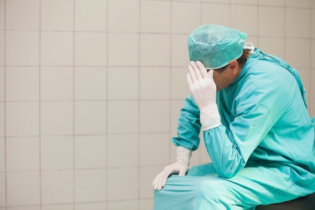 Imagine Stire Decese coronavirus. În ultimele 24 de ore, alte 50 de persoane și-au pierdut viața. Bilanțul total a ajuns la 2.954 | 2review.ro