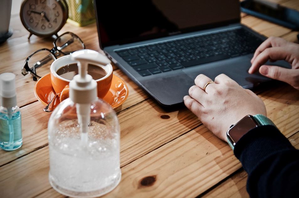 Singurătate, depresia, lipsa de productivitate – efectele adverse ale muncii de acasă © pixabay.com/ro