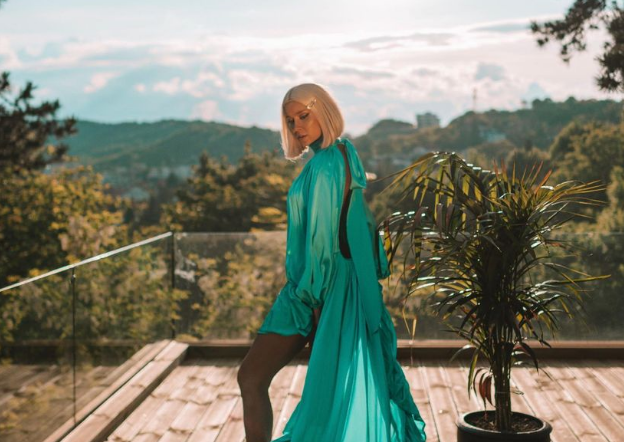 Imagine Stire Uite ce sexy graviduță este Alina Ceușan! Fotografia care i-a cucerit pe fani | 2review.ro