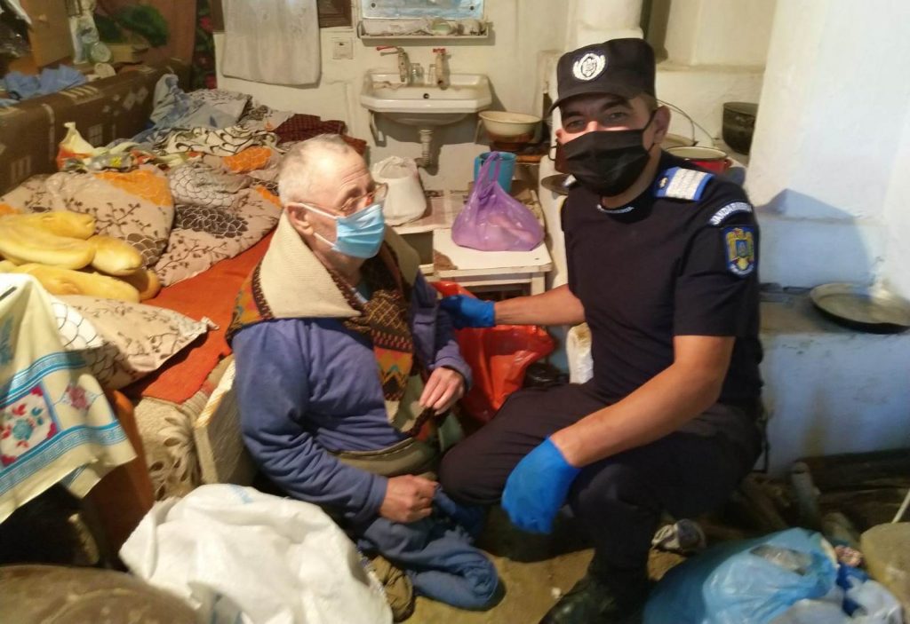 Imagine Stire Jandarm condamnat la închisoare pentru că a văruit două case, în timpul liber, dar nu a declarat banii primiți în schimbul muncii | 2review.ro