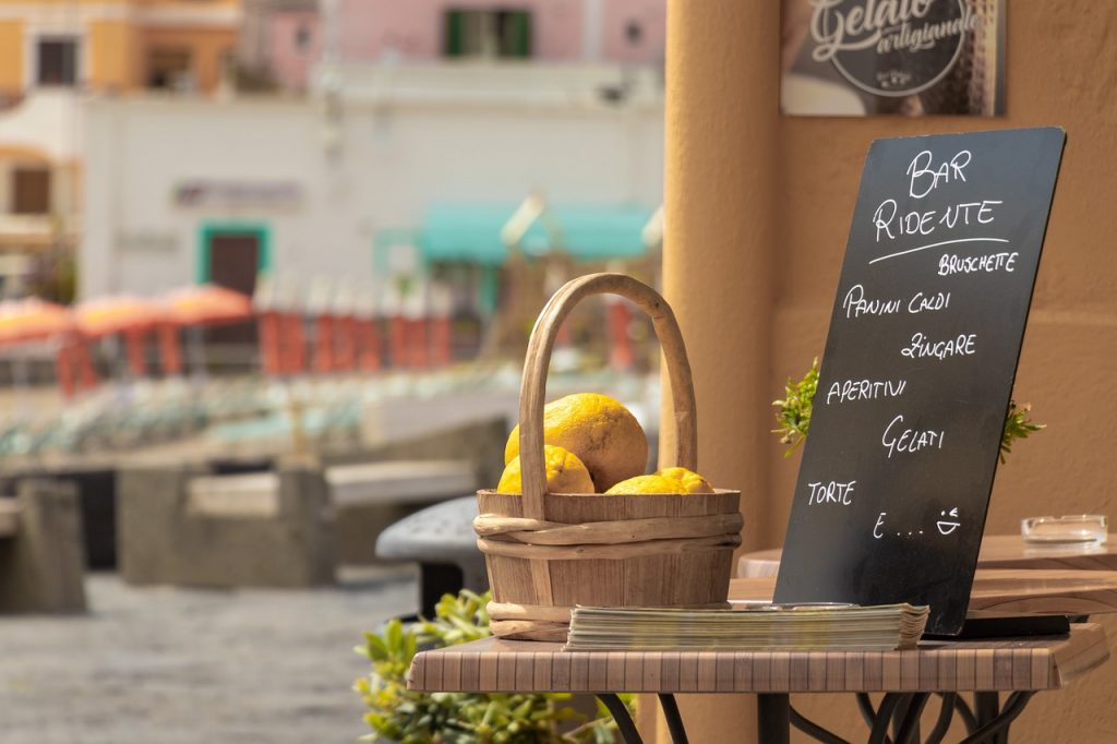 Imagine Stire Cluburile de noapte, închise în Italia! Ce alte măsuri s-au luat | 2review.ro