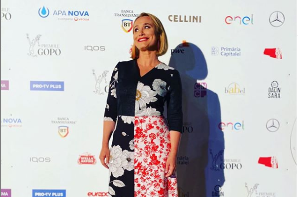 Imagine Stire Andreea Esca, poză de colecție din liceu: ”Ești cea cu gura până la urechi!” | 2review.ro