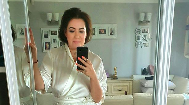 Imagine Stire Oana Roman, jignită după ce a postat un selfie într-un capot sexy și fără sutien! Ce lecție i-a dat vedeta celei care a atacat-o dur | 2review.ro