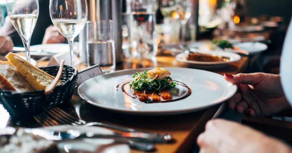Imagine Stire Când se deschis restaurantele în interior. Patronii au ajuns la disperare: „Industria este aproape de ATI!” | 2review.ro
