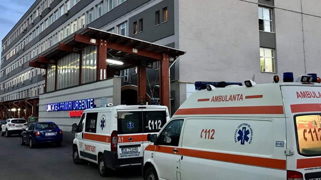 Scene șocante la spitalul din Târgoviște, după ce un pacient a căzut de la etaj. Sinucidere sau accident?