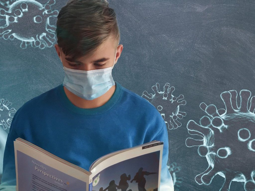 Imagine Stire Alexandru Rafila lămurește problema posibilelor focare din școli: „ Copiii se pot îmbolnăvi și cu noul coronavirus, așa cum răcesc sau fac gripă” | 2review.ro