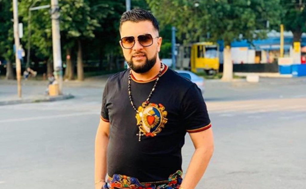 Imagine Stire Tzancă Uraganu și fratele său au ajuns la cuțite! Celebrul manelist a fost făcut praf de Miraj Tzunami: „Să moară…” | 2review.ro