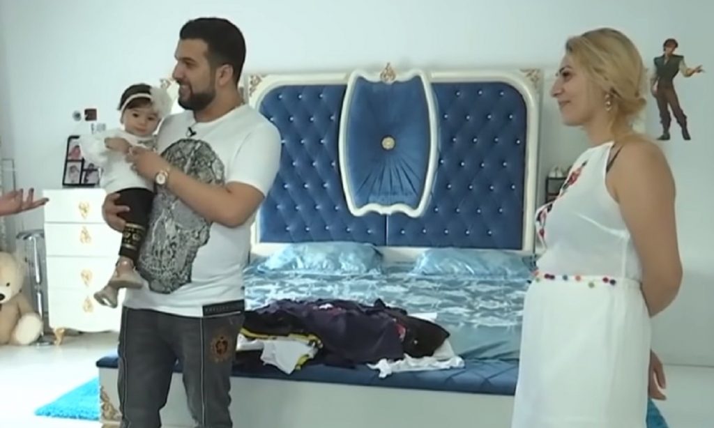 Imagine Stire Toată lumea îl știe pe Tzancă Urganul, dar puțin sunt cei care o știu pe soția acestuia. Cum arată “Lambada” | 2review.ro