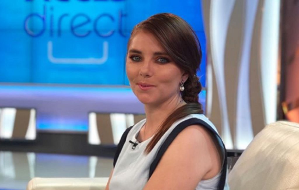 Imagine Stire A început să-și spele păcatele! După ce a fost prinsă în imagini XXX cu amantul, Vulpița s-a angajat. Din ce câștigă bani | 2review.ro