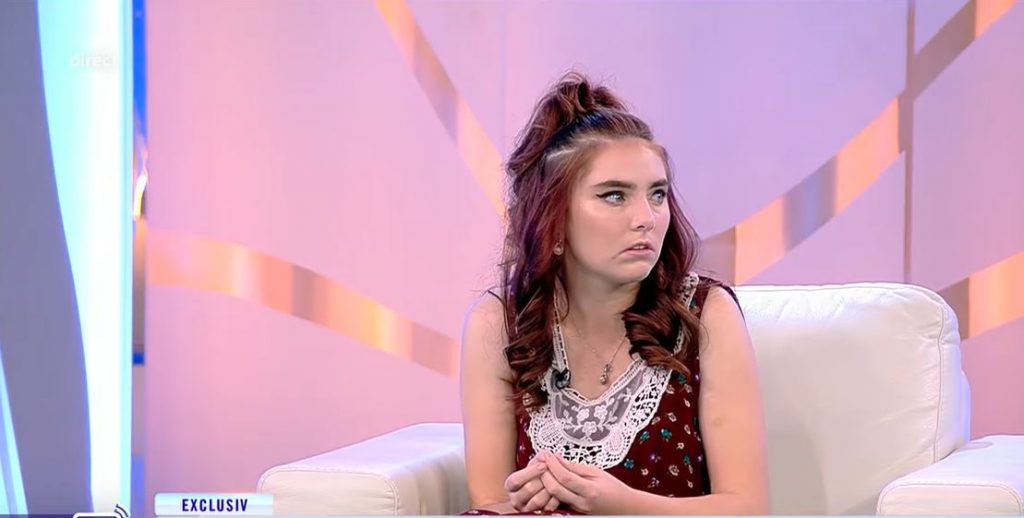 Imagine Stire Fanii chiar nu se așteptau la grozăvia asta! Vulpița a comis-o din nou. Cum a apărut îmbrăcată la piscină. FOTO | 2review.ro